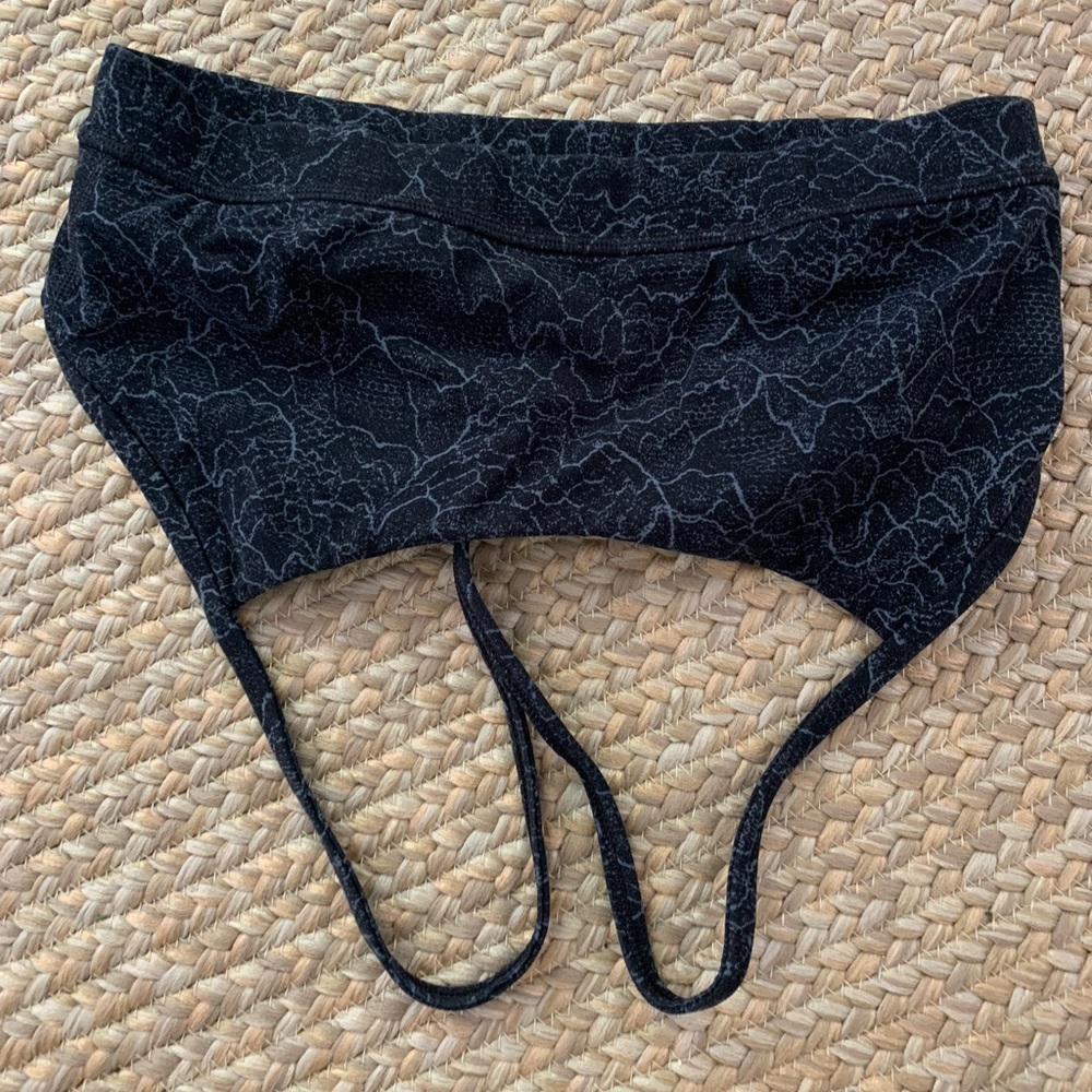 Lululemon sports bra size 6